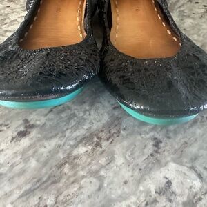 Tieks: Obsidian black patent